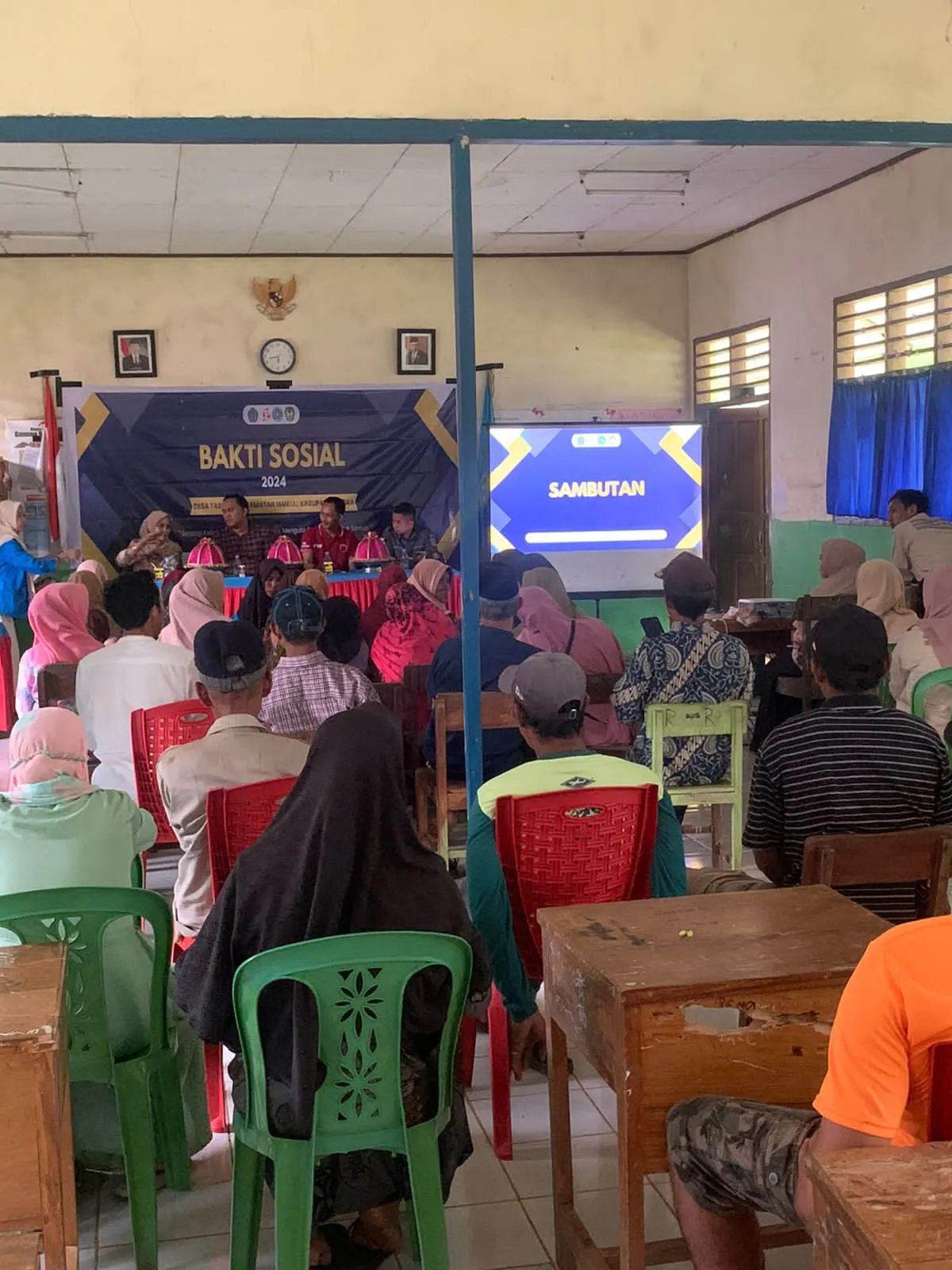Mahasiswa Ilmu Pemerintahan Unismuh Makassar Bantu Warga Desa Tassese melalui Bakti Sosial
