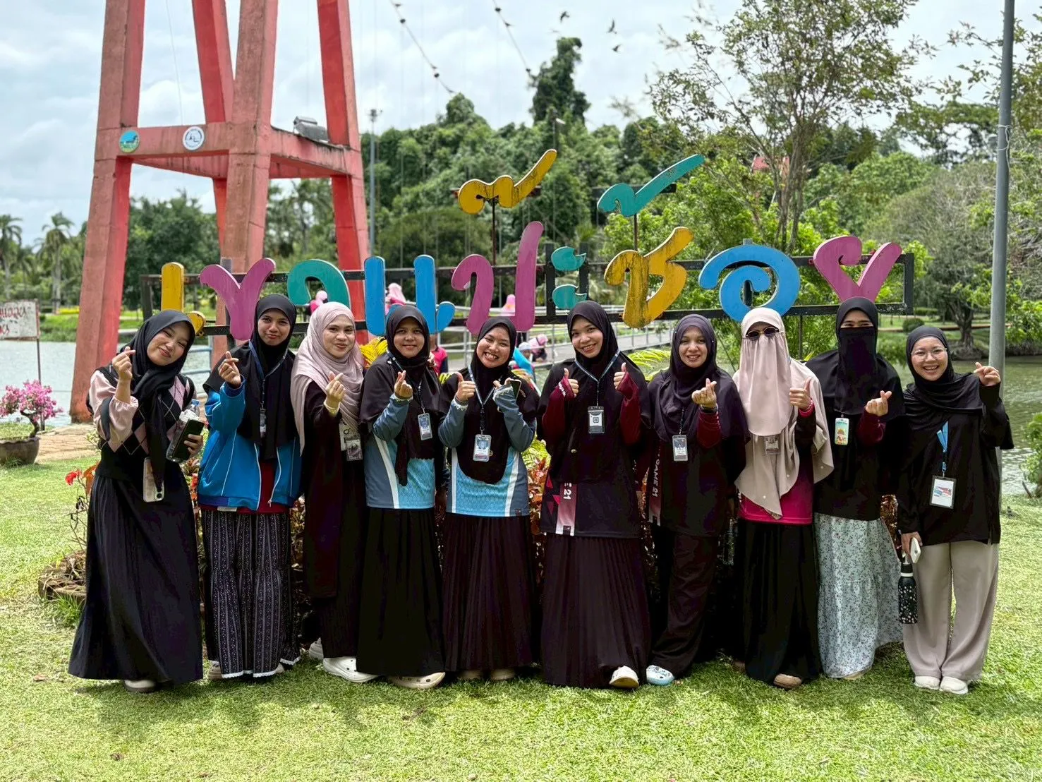 Mahasiswi Magister Pendidikan Bahasa Inggris Unismuh Hadirkan Pembelajaran Bermakna di Thailand