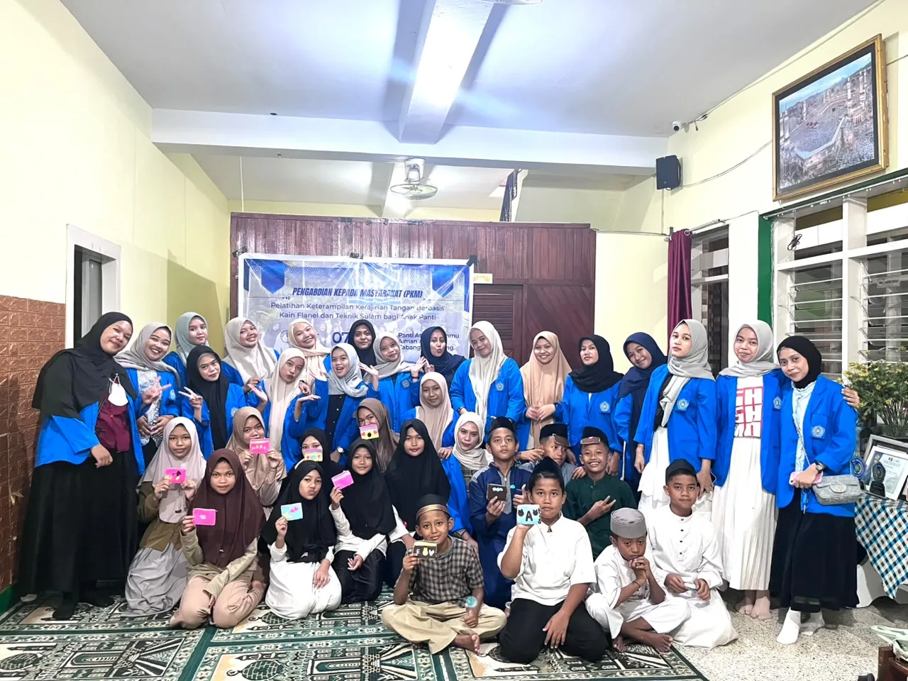 Mahasiswa PGSD Unismuh Latih Keterampilan Kerajinan Anak Panti