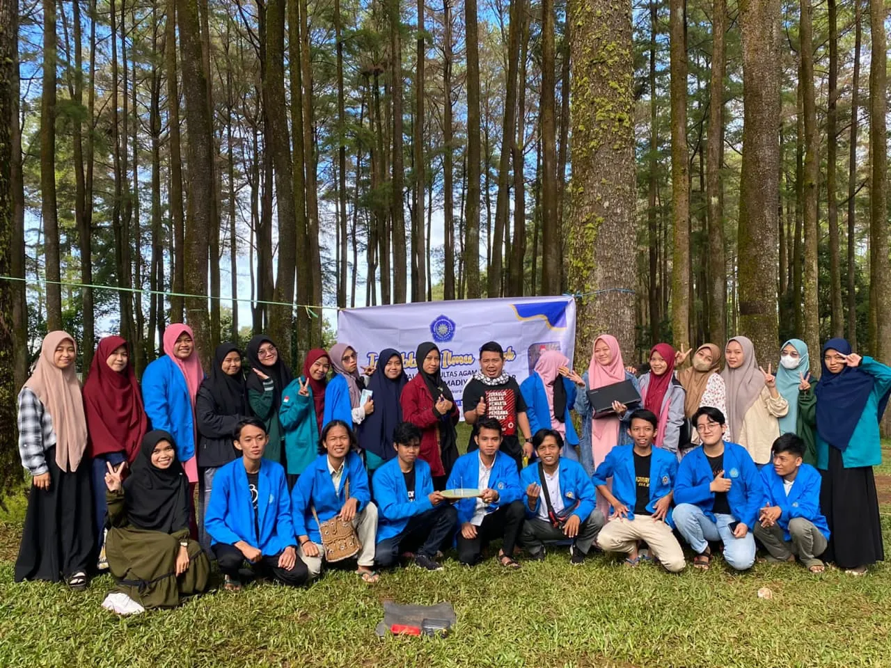 Mahasiswa Unismuh Belajar Mengukur Arah Kiblat di Alam Terbuka